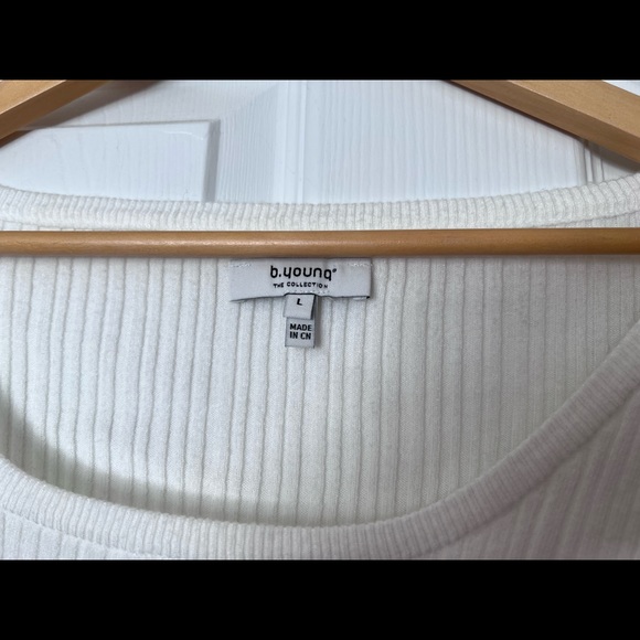 NWOT B.Young white ribbed sweater w/balloon sleeves & button cuffs - size large - Picture 3 of 4